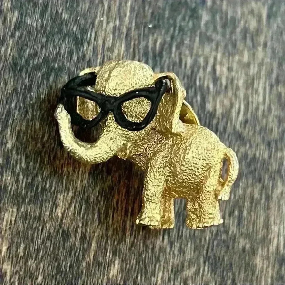 Barry Goldwater Political Pin Elephant wearing Glasses 1964 - Picture 5 of 9